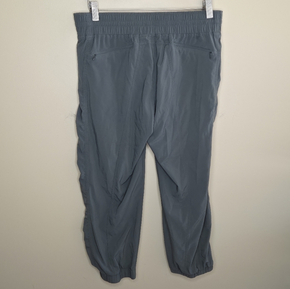 Athleta | Olive Green La Viva Capris Size 8 Pull On Drawstring Waist - Picture 3 of 8